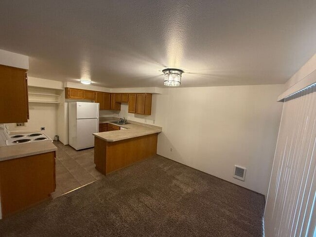 Building Photo - Puyallup 2 PLUS bedroom, 2 bath Large dupl...