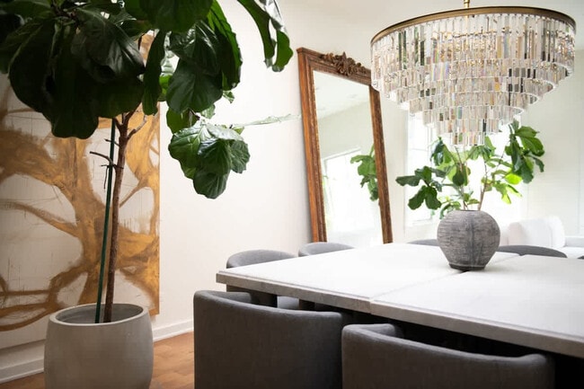 Building Photo - 22 E Elm St