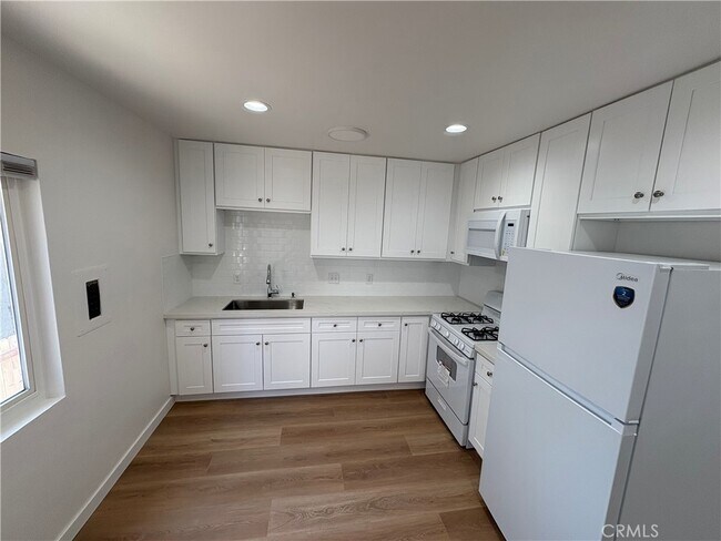 Building Photo - 1103 S Hobart Blvd