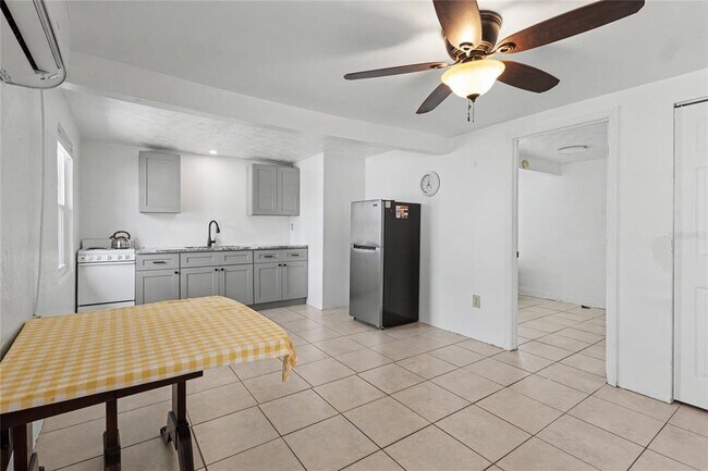 Building Photo - 3412 Clarinda St