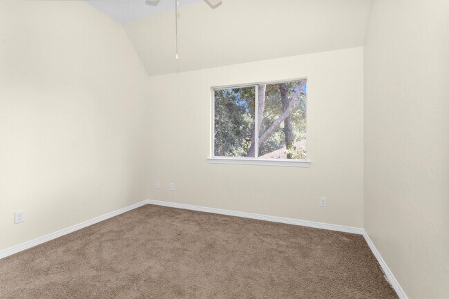 Building Photo - 2 Lulach Cir