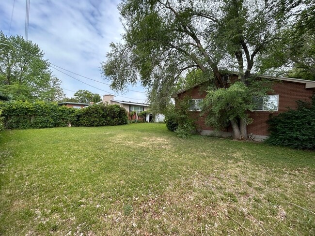 Building Photo - 3 Bed/1.5 Bath in a Cul-de-sac by Universi...