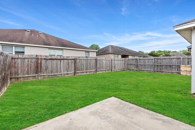 Building Photo - 3045 Pine Valley Dr