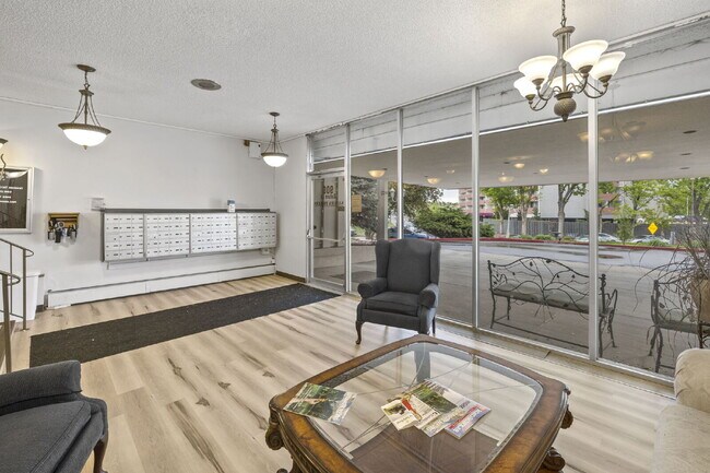 Building Photo - Live Above It All at the Satellite Condo 1 bed 1 bath!