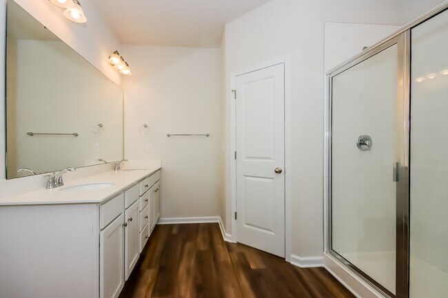 Building Photo - 176 Nottingham Rd