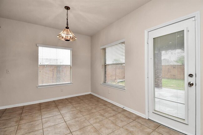 Building Photo - 2523 Sunstone Ln