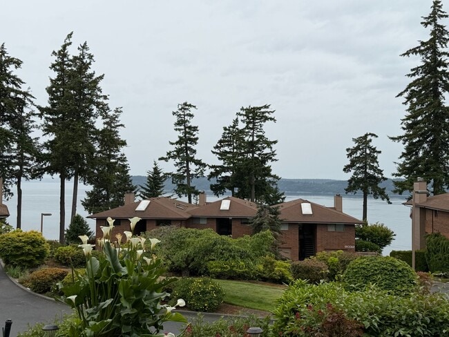 Building Photo - Mukilteo View Condo