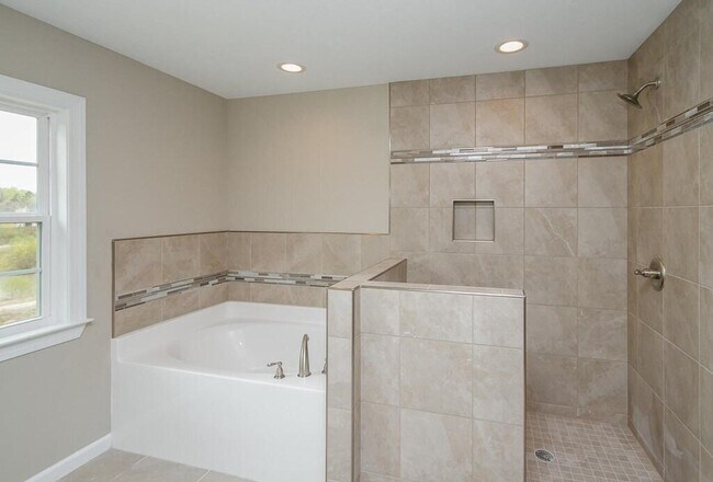 Building Photo - 1715 Davenport Dr