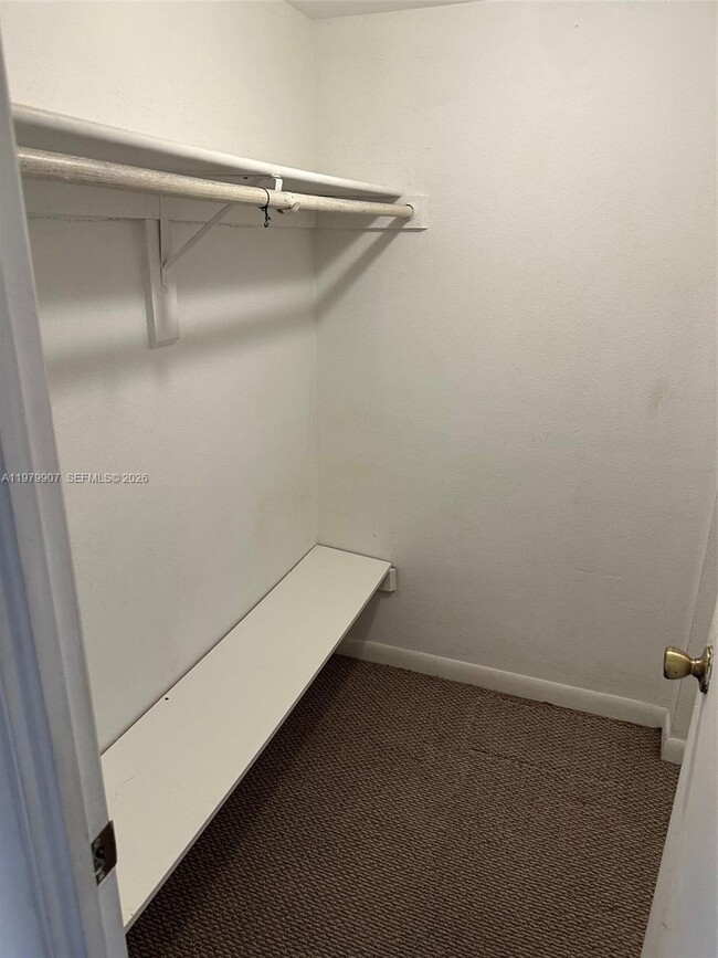 Building Photo - 9350 Fontainebleau Blvd