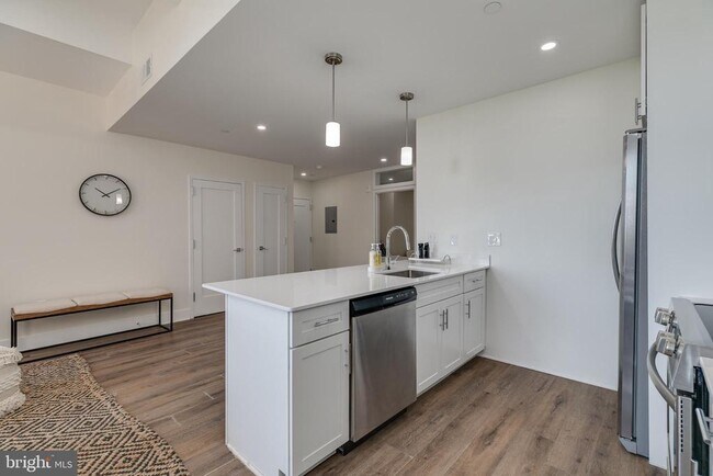 Building Photo - 150 S Independence Mall W