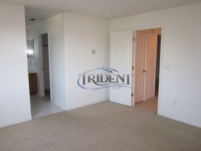 Building Photo - 4 bedroom, 3 bath house with approx. 2,183 sq. ft.