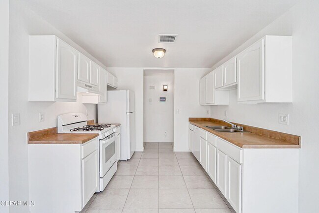 Building Photo - 14208 Desert Fire Ct