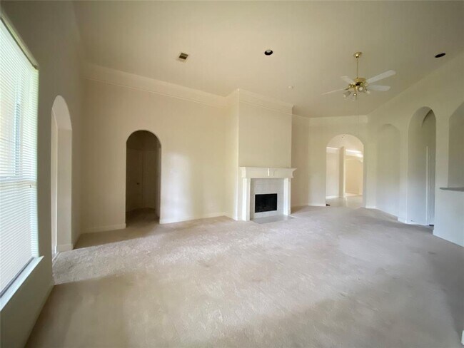 Building Photo - 10122 Meridian Lakes Dr