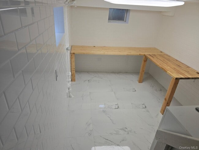 Building Photo - 155 White Rd