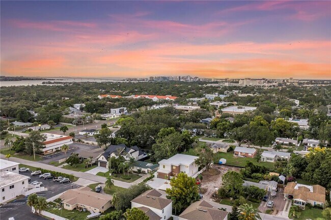 Building Photo - 2065 Goldenrod St