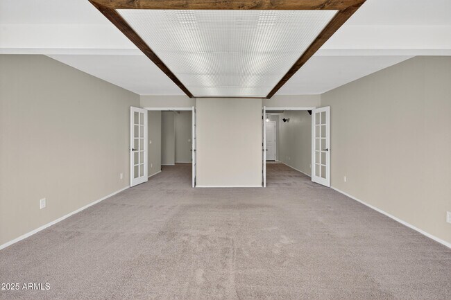 Building Photo - 1719 E Sandalwood Rd