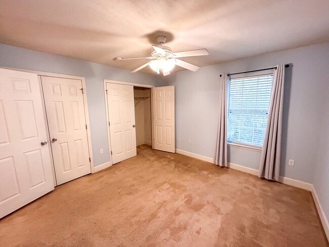 Building Photo - Woods Edge South #130