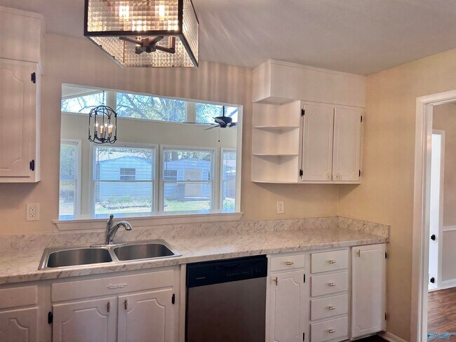 Building Photo - 14001 Sandhurst Dr SW