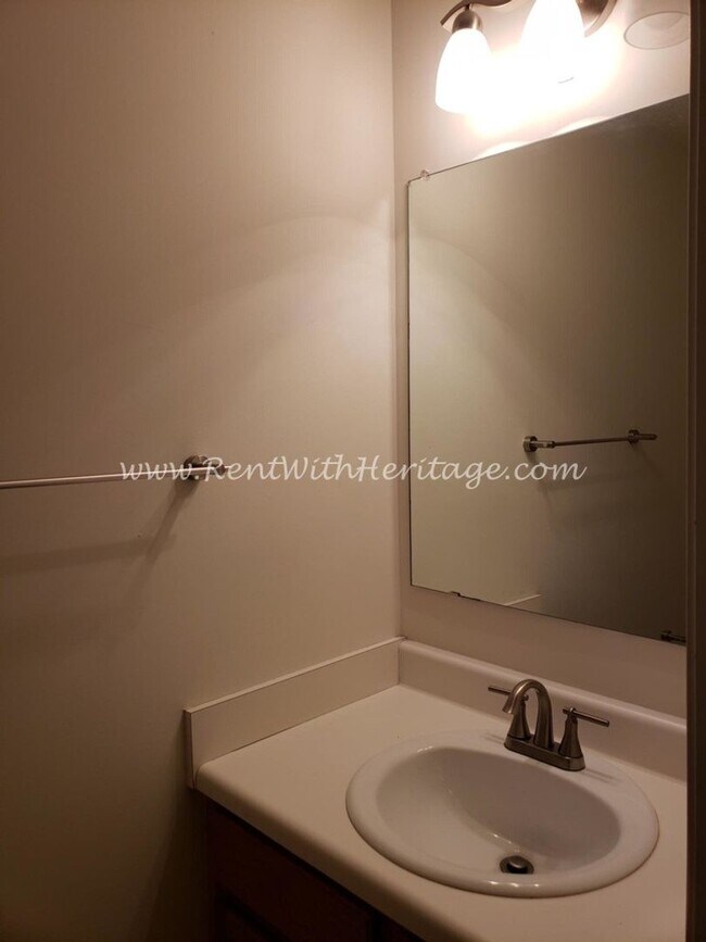 Building Photo - Gorgeous Brick Home with Golf Course / Lake View in Popular Mirror Lake Golf/ Swim / Tennis Subdi...