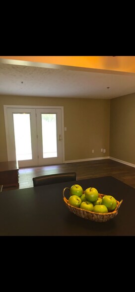 Building Photo - 1229 Meadowbrook Dr