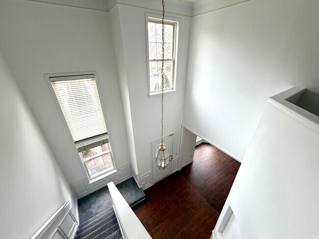 Building Photo - 6229 Bells Mill Dr