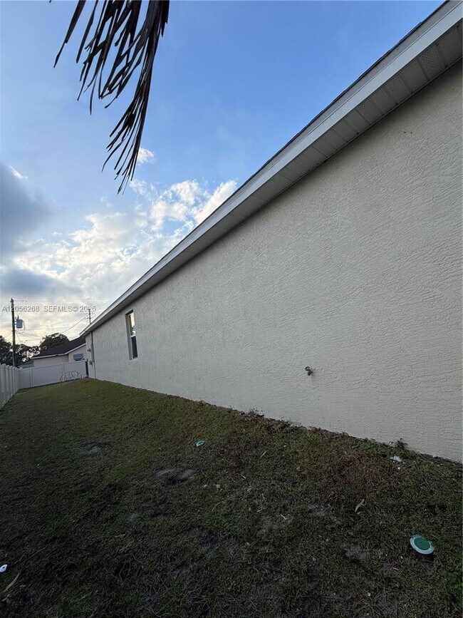 Building Photo - 383 Hanford Rd SW