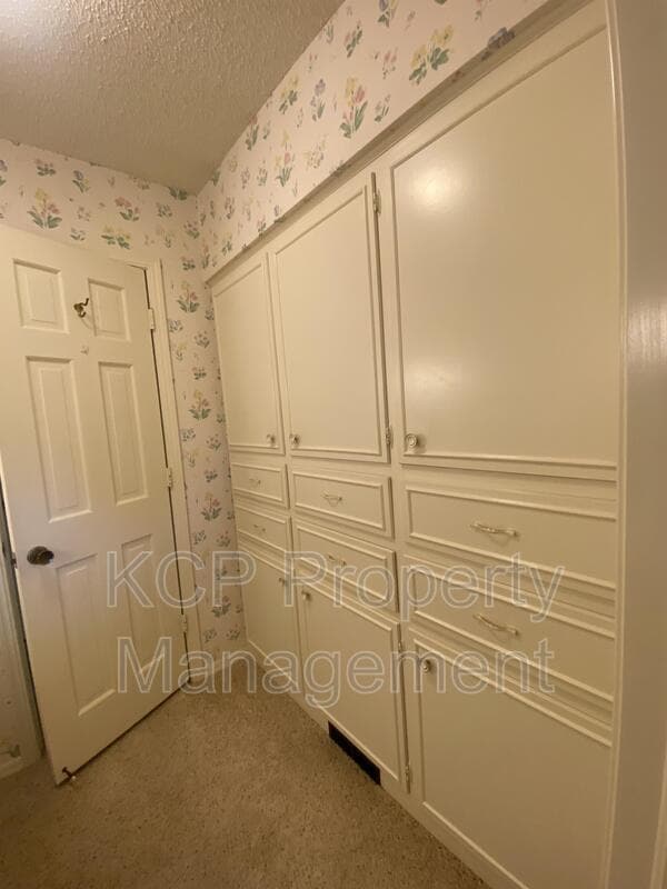 Building Photo - 7601 Oxford Pl