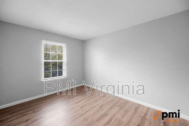 Building Photo - 631 Bluff Ct