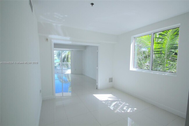Building Photo - 6362 Collins Ave