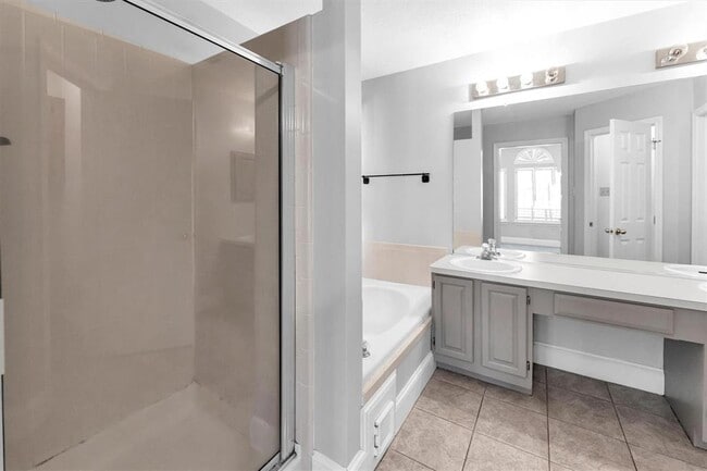 Building Photo - 15614 Lago Villa Dr