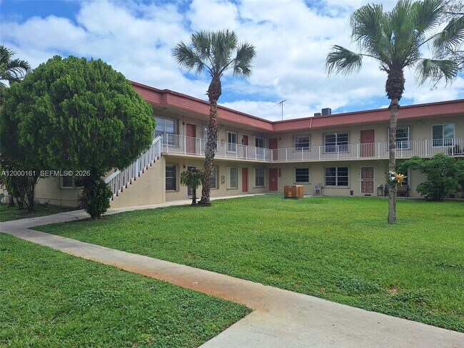 Building Photo - 12831 SW 43rd Dr