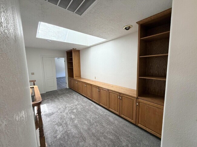 Building Photo - AVAILABLE AUGUST 4TH- RENT - 5 BDRM - 5 1/2 BATH - VIEWS VIEWS VIEWS