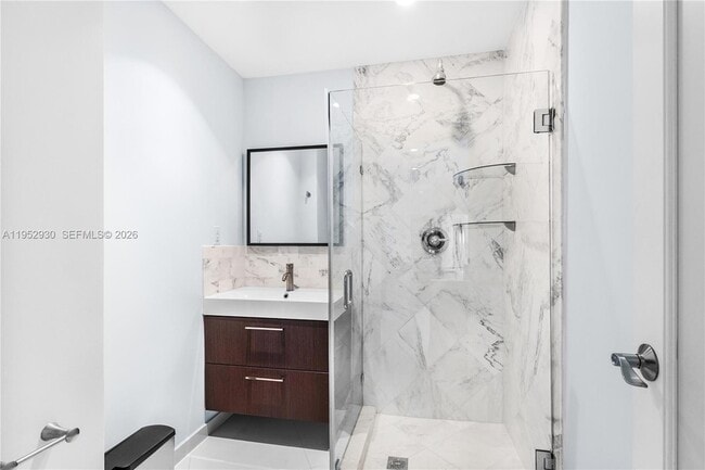 Building Photo - 300 South Pointe Dr