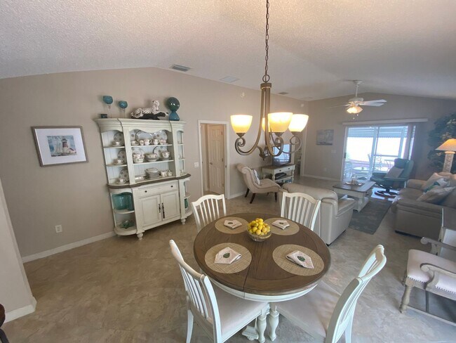 Building Photo - Beautiful Fully Furnished, SEASONAL RENTAL, Courtyard Villa In the Cottages at Summerchase