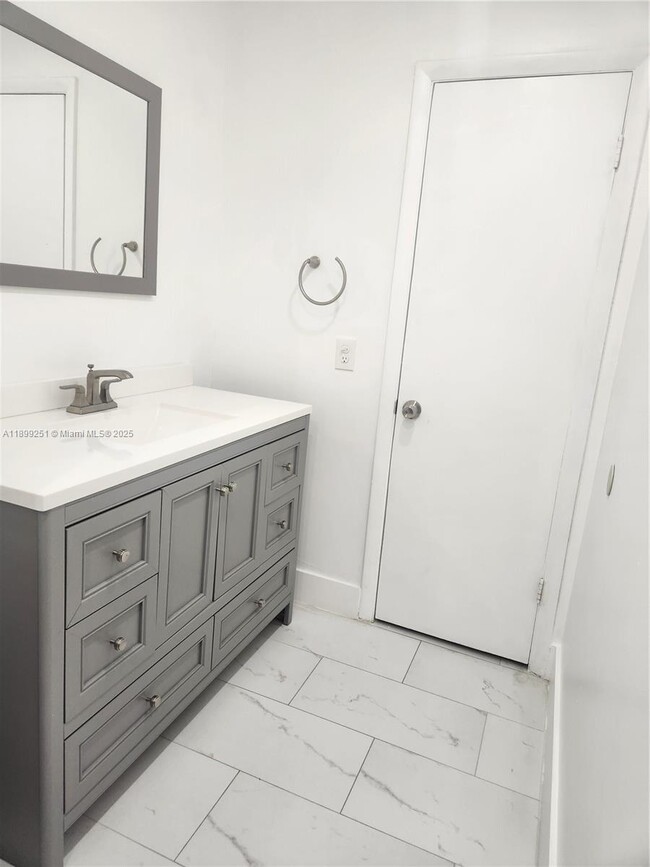 Building Photo - 802 NW 87th Ave