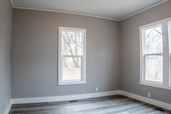 Building Photo - 1207 N Walnut St