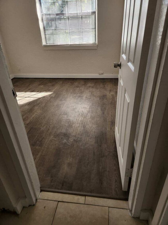 Building Photo - 5919 Oaklane Dr