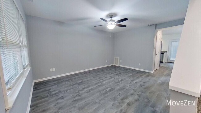 Building Photo - 1422 Delane Ave