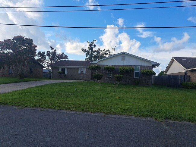 Building Photo - 5921 Howard Rd