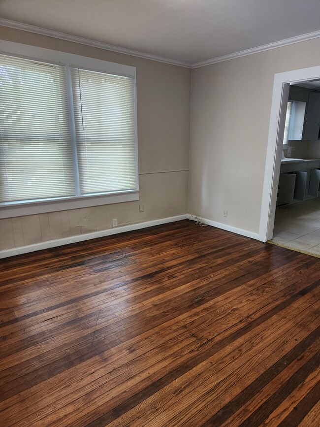 Building Photo - 2703 Linwood St