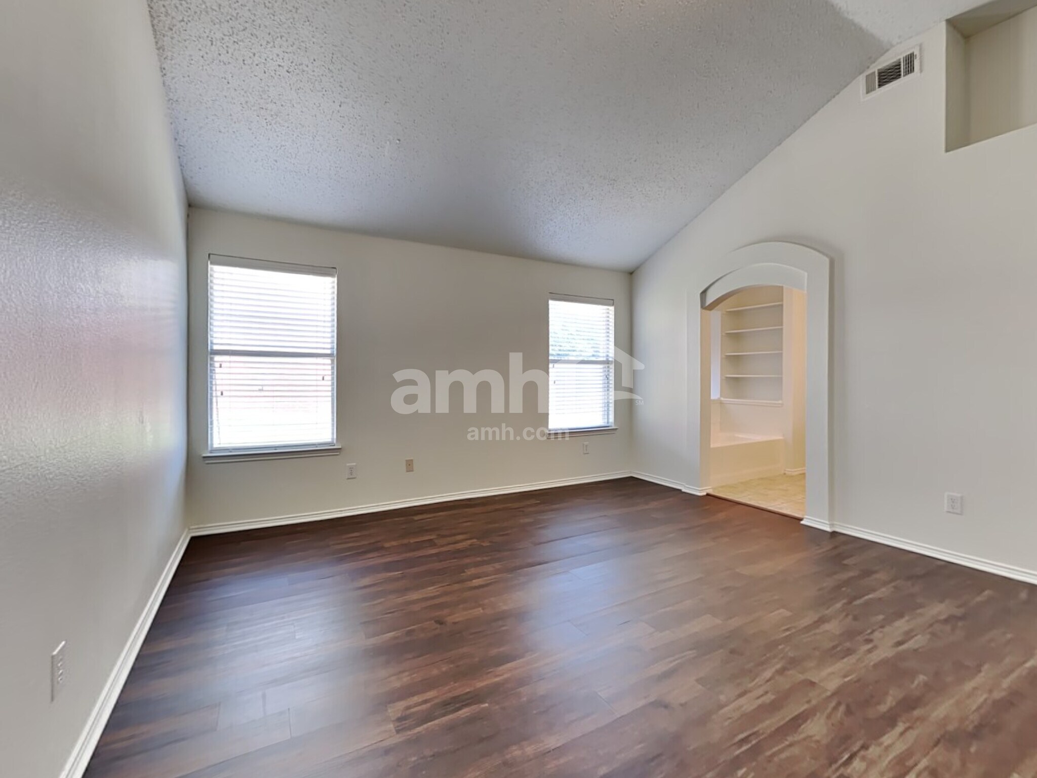Building Photo - 728 Raven Dr