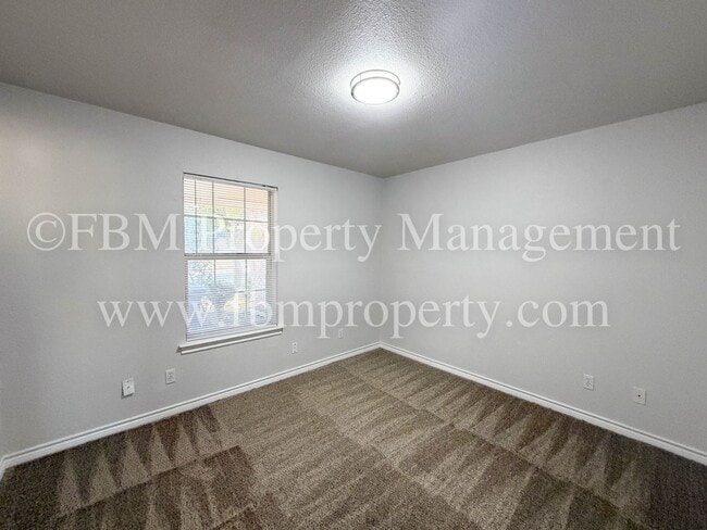 Building Photo - 706 Biloxi Dr