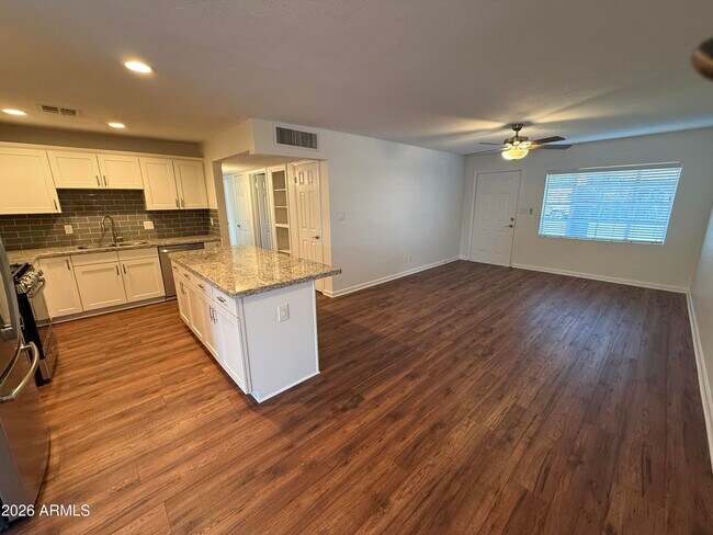 Building Photo - 2405 W Citrus Way
