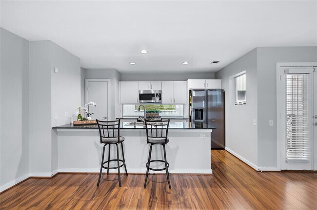 Building Photo - 2605 Calumet St