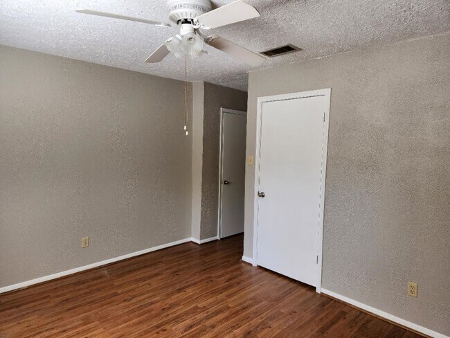 Building Photo - 2322 Deer Valley Dr