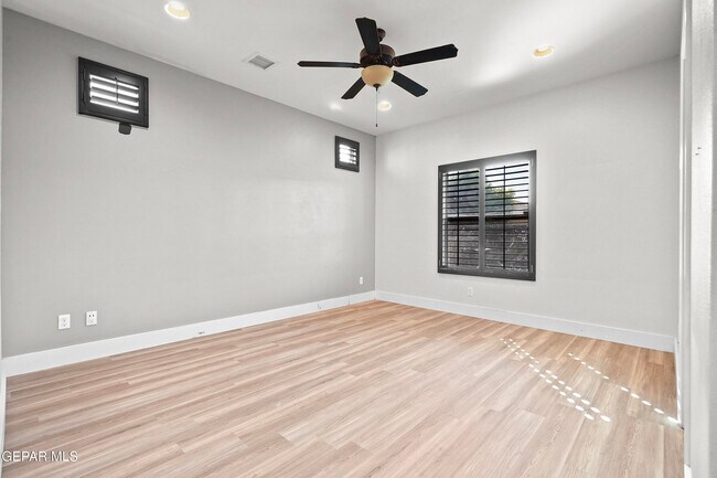 Building Photo - 13538 Lawkland St