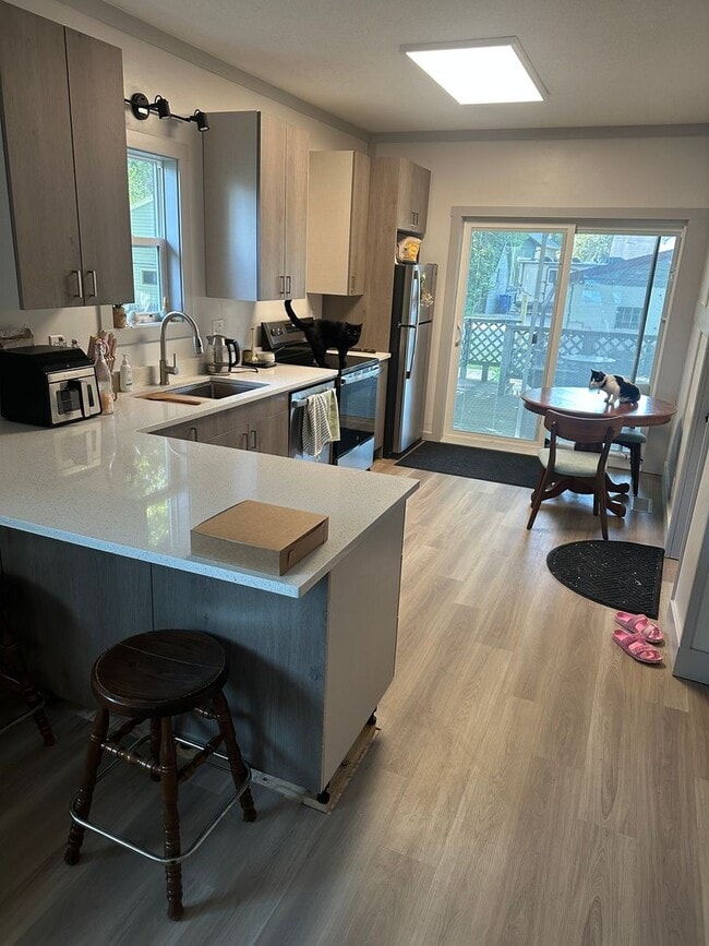 Building Photo - RENOVATED 2 BEDROOM HOME  -  PETS WELCOME ...