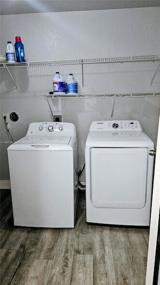 Building Photo - 2953 NW 10th Ct