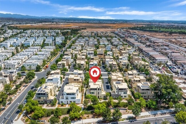 Building Photo - 123 Interval