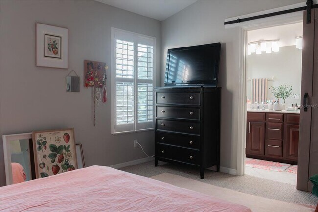 Building Photo - 3033 Pointeview Dr